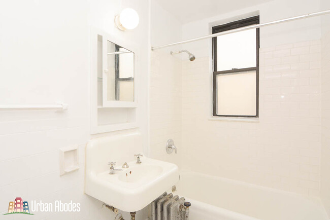 Foto del edificio - 3335 W Diversey Ave