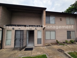 Building Photo - 3904 Coronation Ct