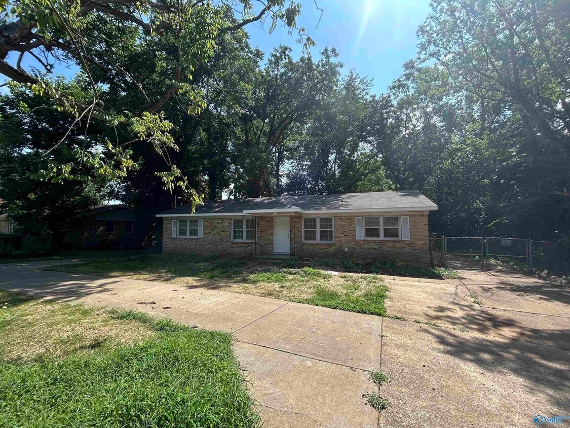 Primary Photo - 3304 Pulaski Pike NW