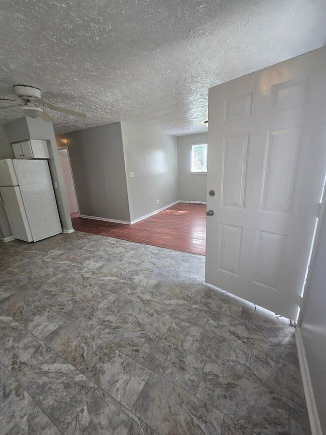 Building Photo - Beautiful 3 Bedroom home near West 10th an...