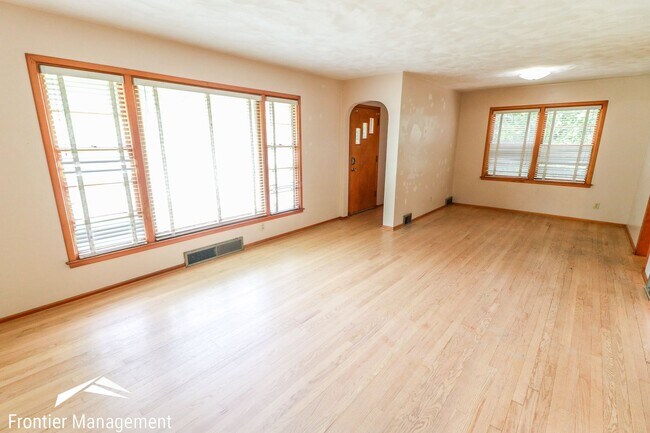 Building Photo - 1026 Ratone St