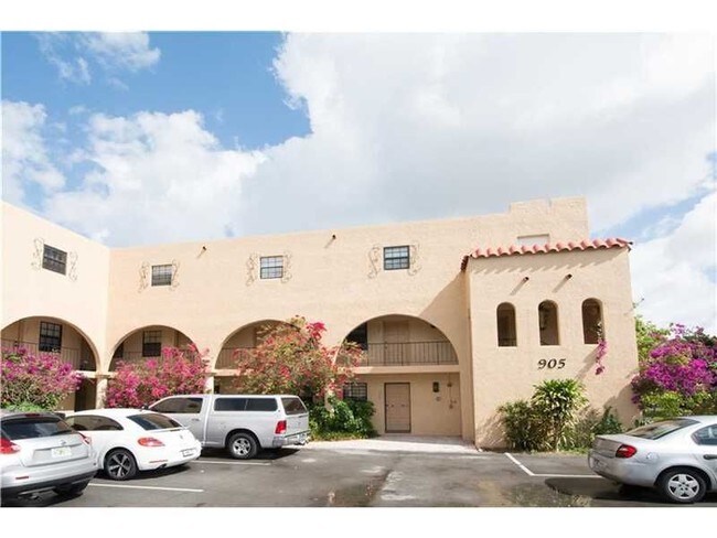 Foto del edificio - 905 NE 28th St