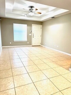 ¡SALA DE ESTAR DE BUEN TAMAÑO! - 3607 Sheraton Ave