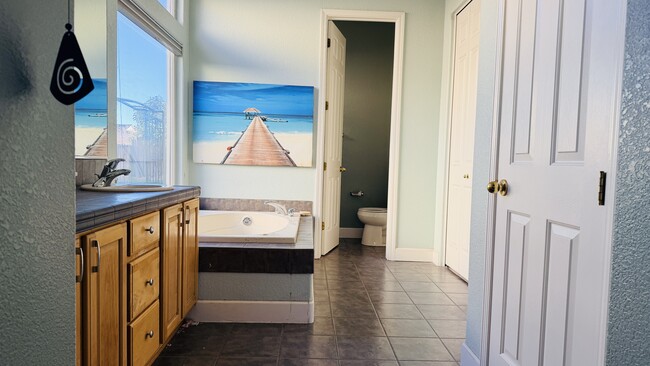 Foto del edificio - 3024 Oxbow Dr