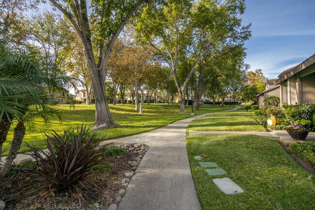 Foto del edificio - 5244 Edge Park Way