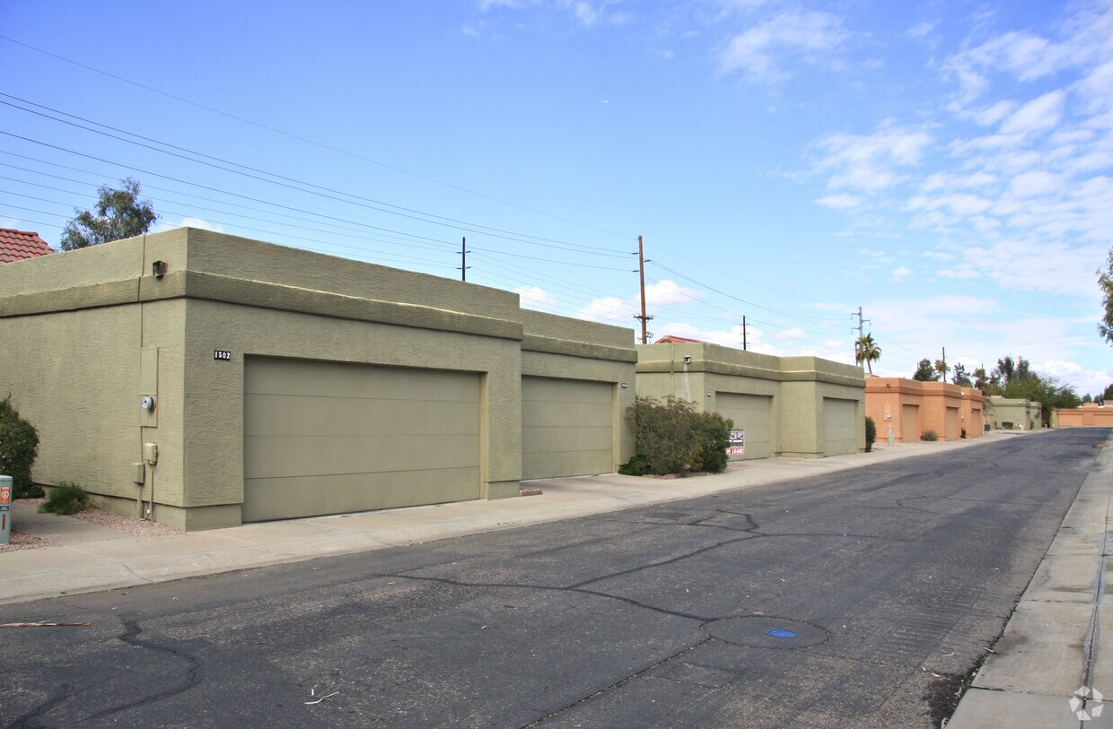River Run Townhomes Apartments in Tempe, AZ