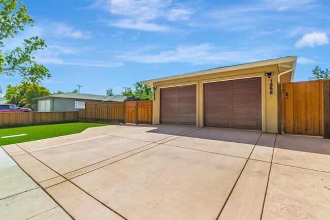 Foto del edificio - 1958 Woodside Rd