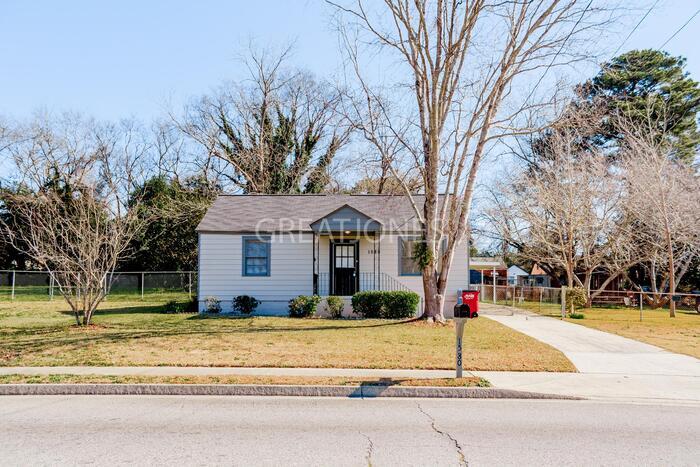 Primary Photo - 1580 Burton Ave