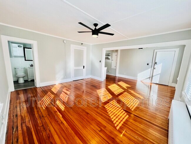 Foto del edificio - 236 10th Ave NE