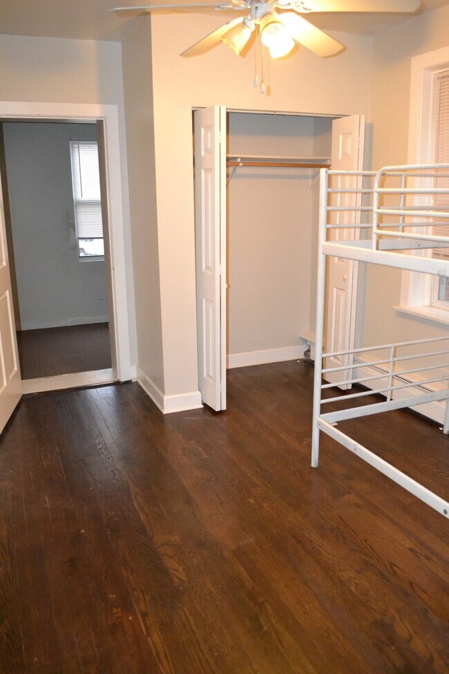 Foto del edificio - 2948 W Nelson St