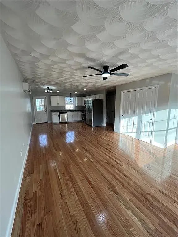 Foto del edificio - 27 Becker Ave