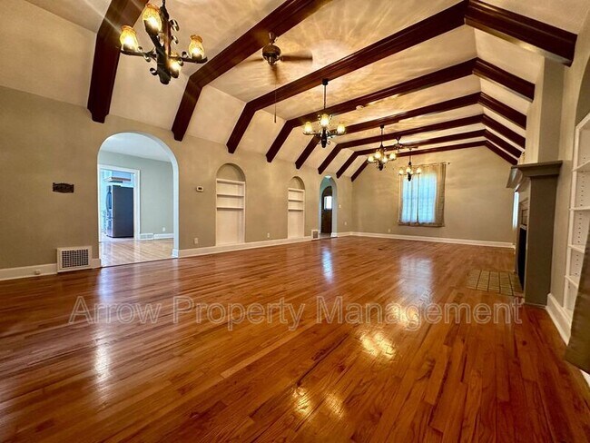 Building Photo - 4929 Huntington Ave