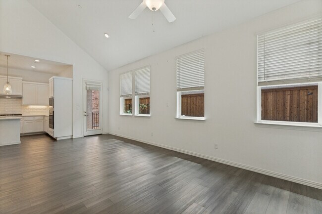 Foto del edificio - 4249 Watson Way