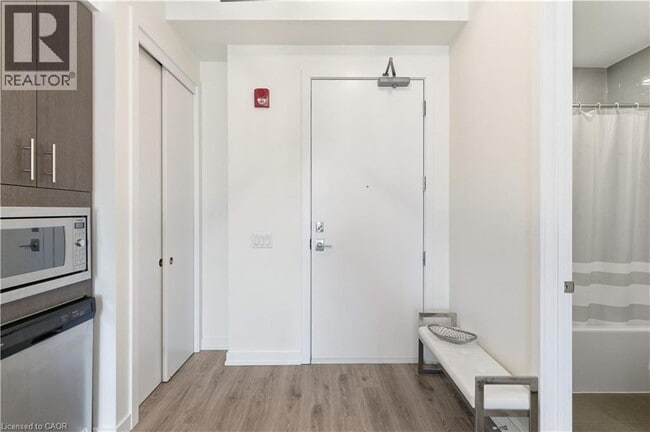 Photo du bâtiment - 10 Esplanade Ln