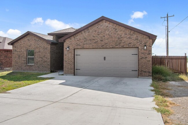 Building Photo - 318 Don Martin Dr