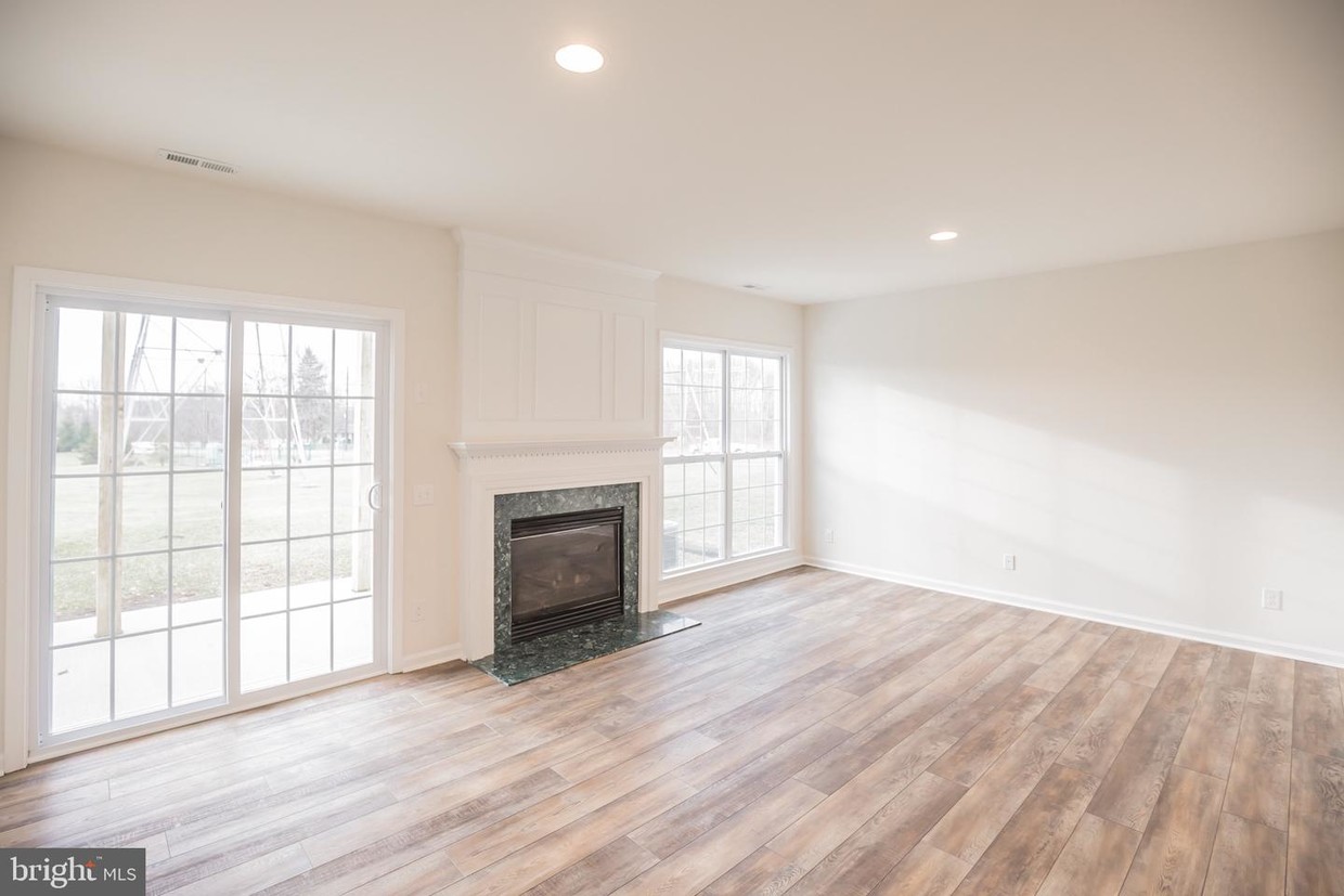 Primary Photo - 20 Snowberry Ln