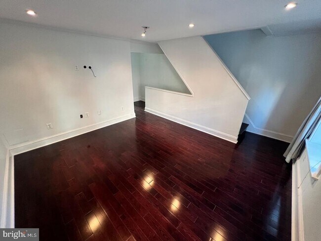 Foto del edificio - 729 S Hutchinson St