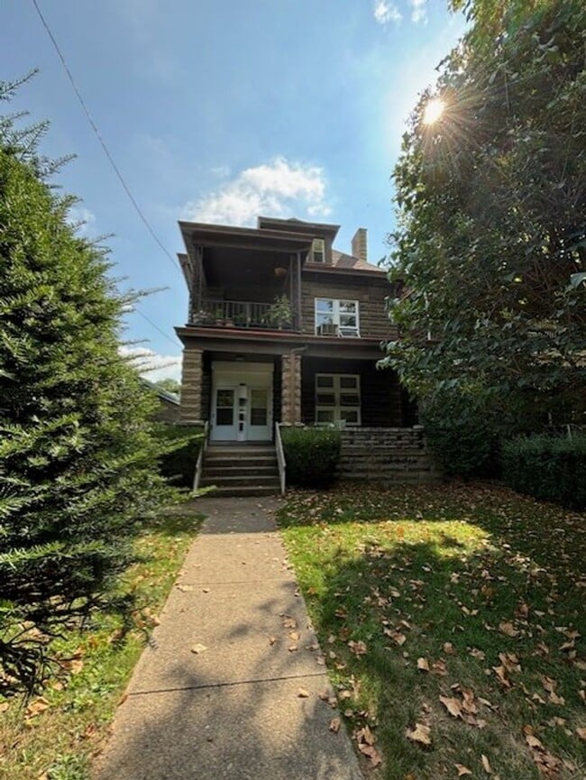 Building Photo - 609 S Braddock Ave