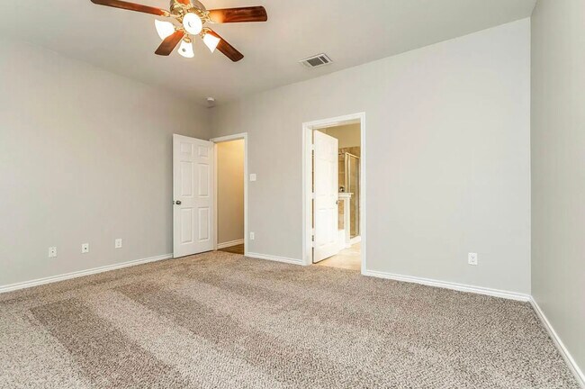 Building Photo - 618 Halley Ln