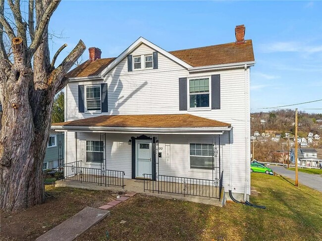 Beautiful 3 bedroom, 2 full bathroom home for rent in the Oakland area AVAILABLE NOW! - Beautiful 3 bedroom, 2 full bathroom home for rent in the Oakland area AVAILABLE NOW!