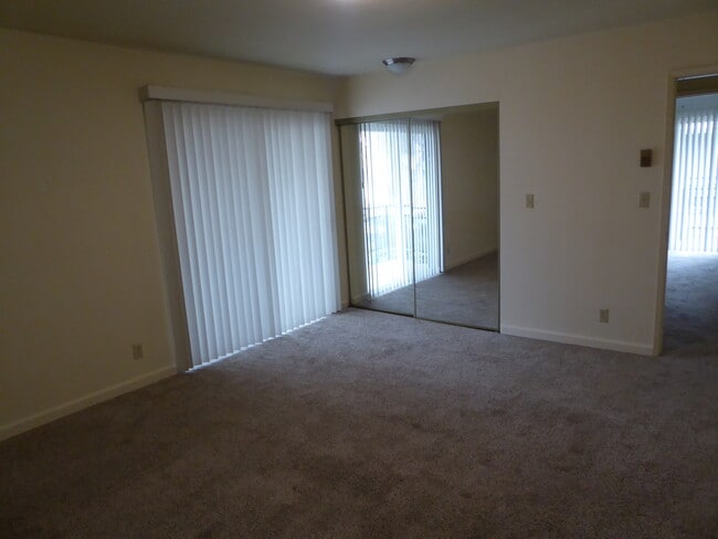 Building Photo - 246 Ellwood Beach Dr