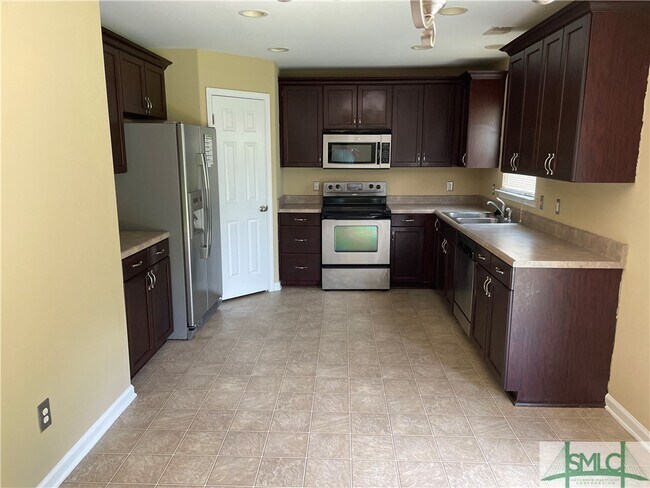 Building Photo - 143 Spring Lakes Dr