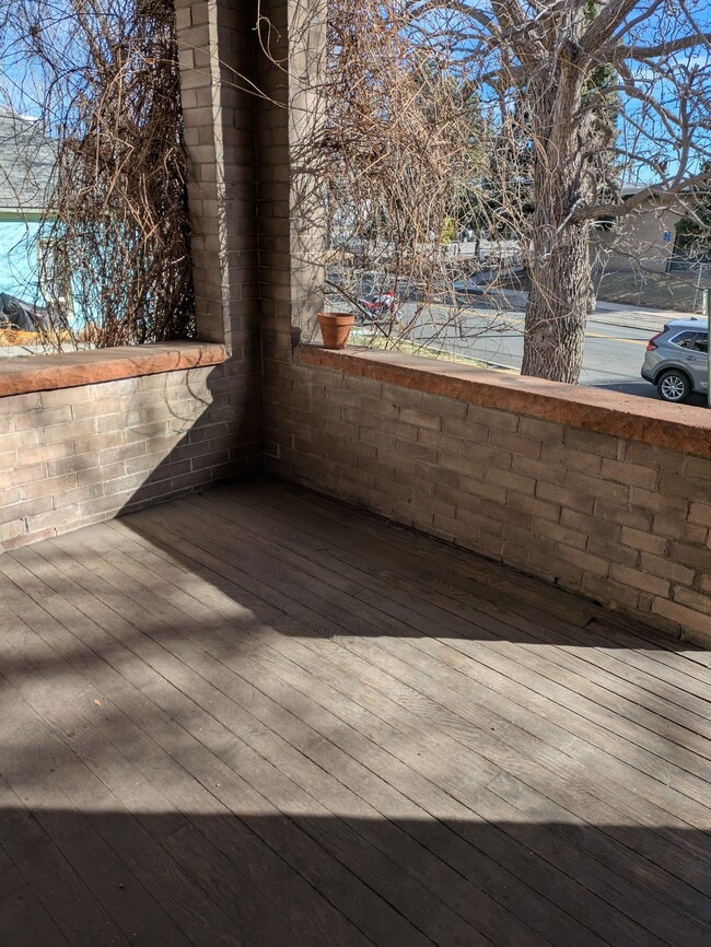 Building Photo - 2435 W Dunkeld Pl