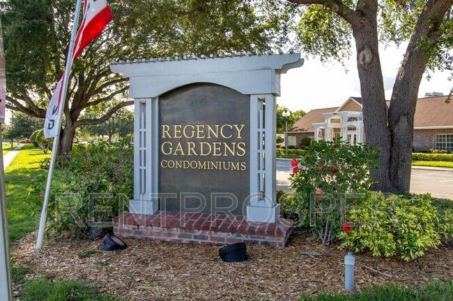 Foto del edificio - 4301 Lizshire Lane