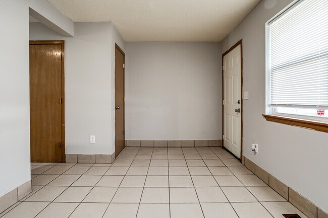 Foto del edificio - 2420 Delavan Ave