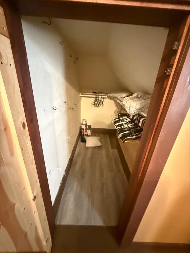 Building Photo - 600 9th Ave