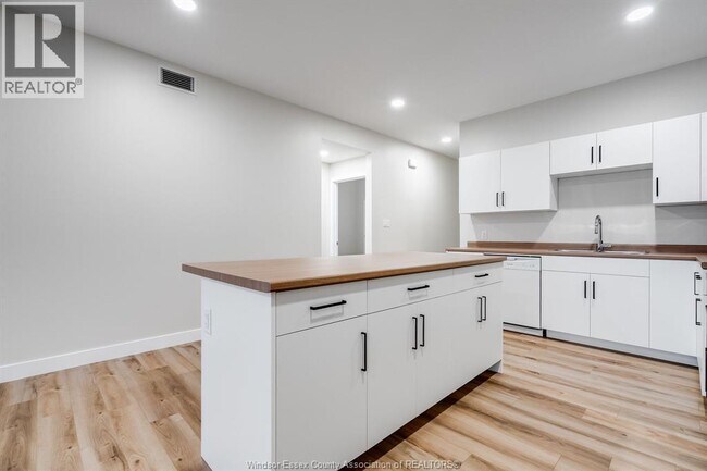 Building Photo - 21293 Harbour Rd