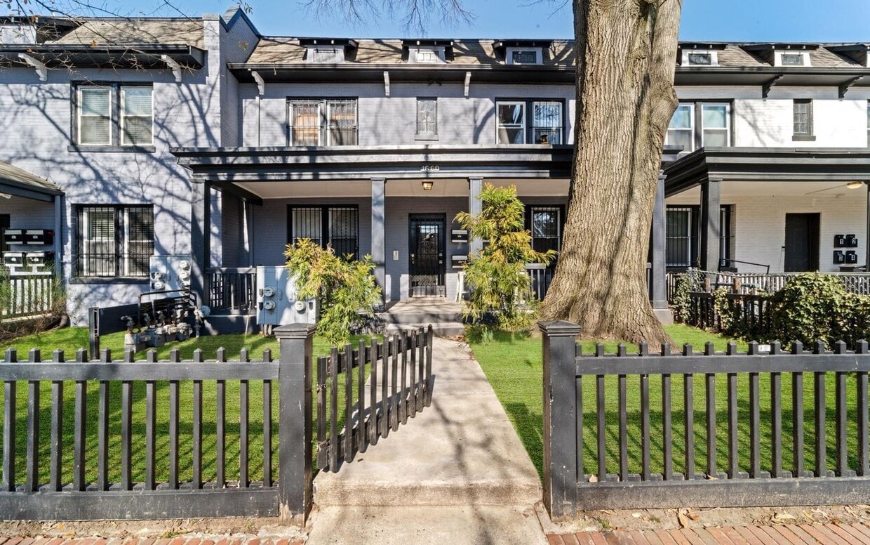 Foto principal - Charming 2BR/1.5BA near Gallaudet University!