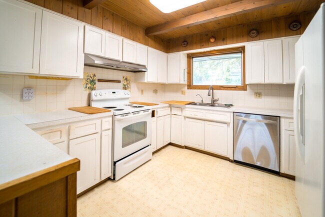 Building Photo - 10224 N Briar Cliff Dr