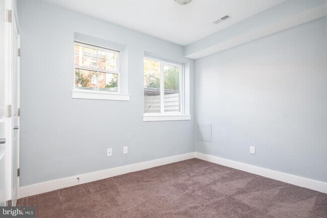 Foto del edificio - 2012 W Girard Ave