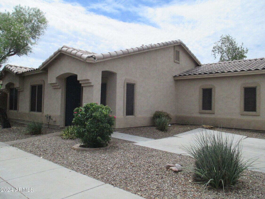 Primary Photo - 2633 E Riviera Dr
