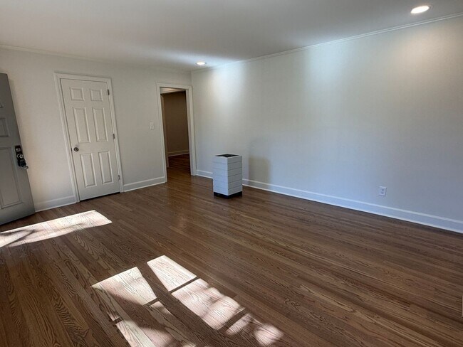 Foto del edificio - 3/3 Totally Renovated House on Sylvan Driv...