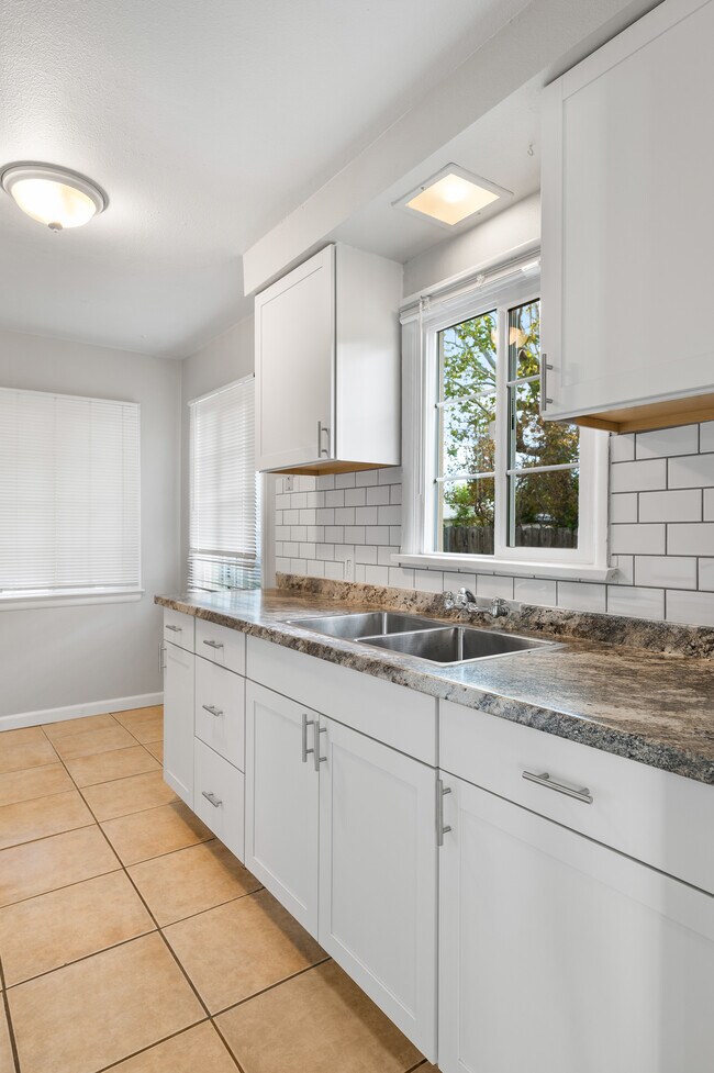 Foto del edificio - 19443 Hill St