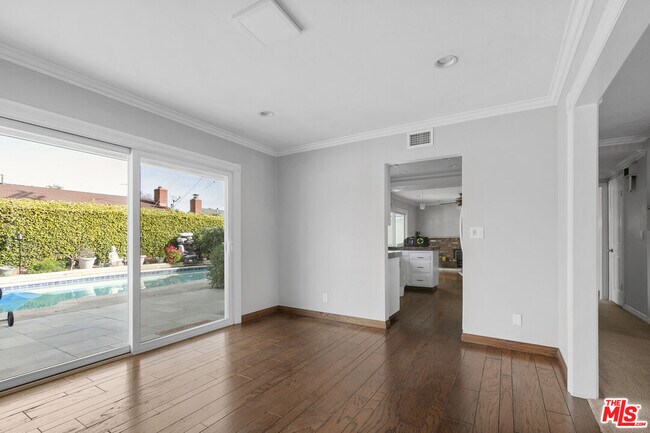 Building Photo - 5031 Kearsarge Ave