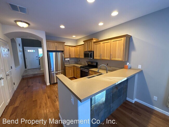 Foto del edificio - 3 br, 2.5 bath House - 63091 Desert Sage St.