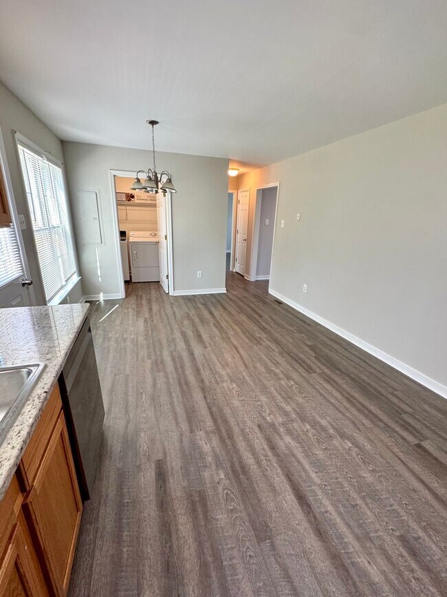 Foto del edificio - Move-in Ready! Beautifully Updated 4 Bedroom, 2.5 bath Home, located on a Quiet Cul-de-Sac in N. ...