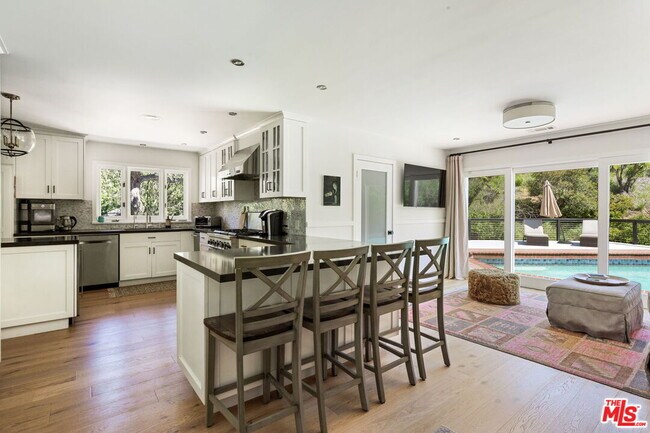 Foto del edificio - 3206 Canyon Lake Dr