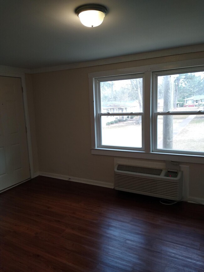 Foto del edificio - 201 Chandler Dr