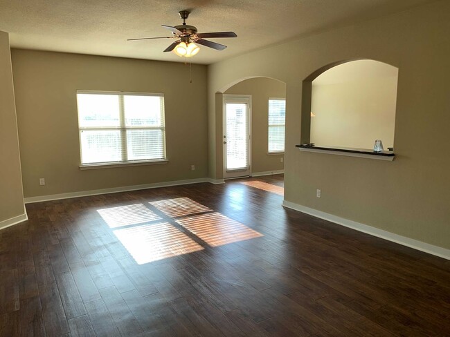 Building Photo - 3441 Cayman Dr