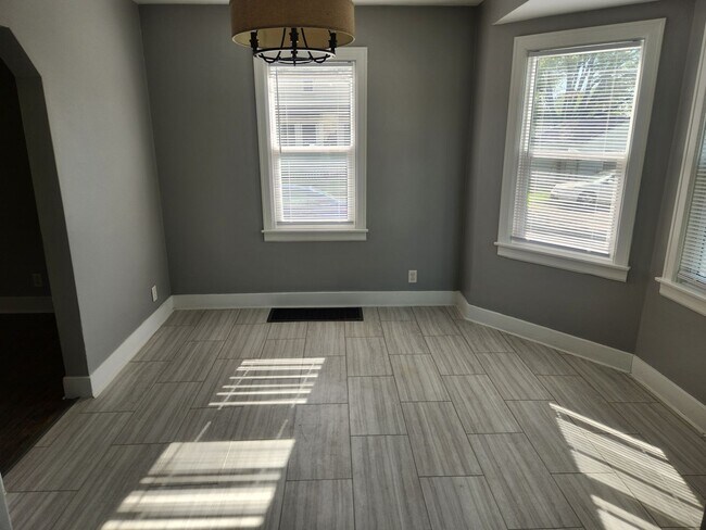 Building Photo - Beautiful 3 Bedroom/1 Bath Home in Lancaster