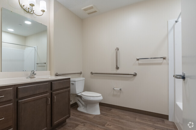 1BR, 1 BA - Baño 1 - Cicero Senior Lofts