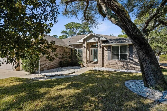 Foto del edificio - 5810 Red Cedar St