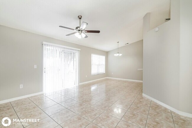Foto del edificio - 15513 Greater Groves Blvd
