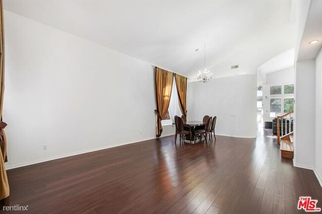 Building Photo - 4 br, 2.5 bath House - 5207 S Chariton Ave