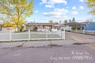 Building Photo - 252 Davie Dr