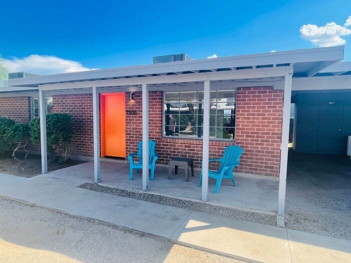 Primary Photo - Fully Remodeled 2 Bed / 1 Bath Unit in Cen...
